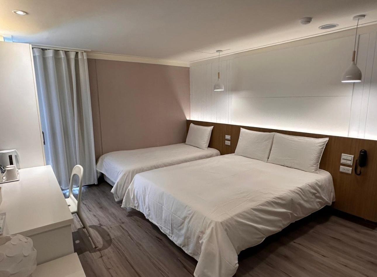 Days Fine Hotel Kaohsiung Exterior photo